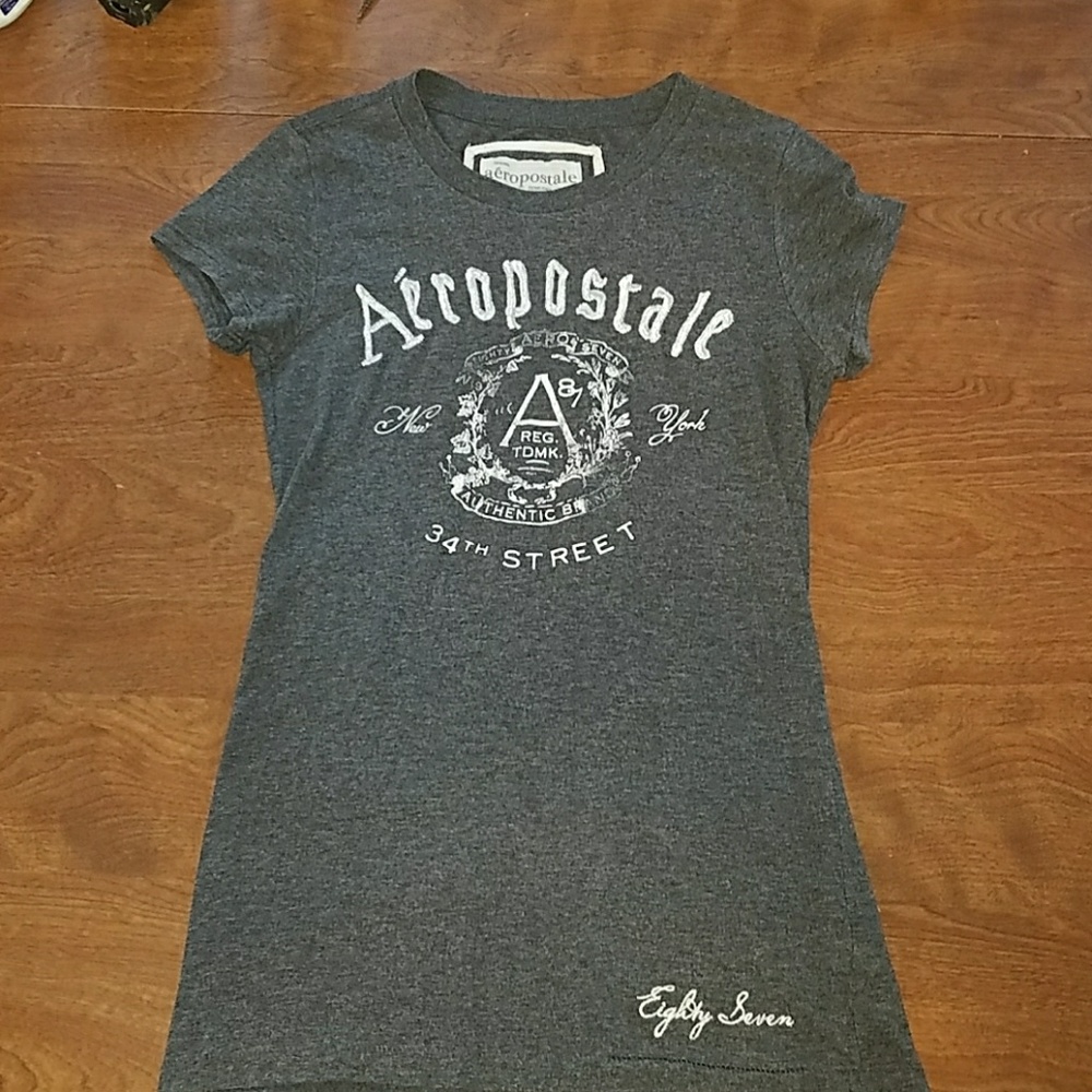 Short sleeve Aeropostale top. Medium